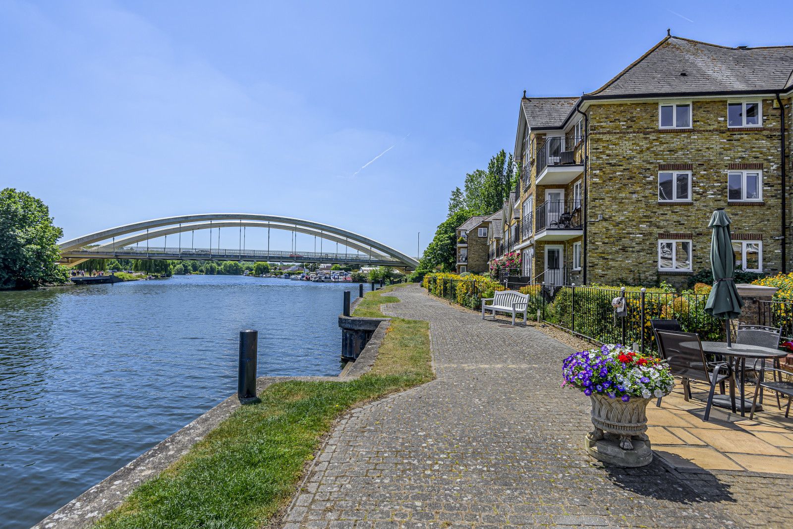 2 bed flat for sale in Swan Walk, Shepperton TW17 Zoopla