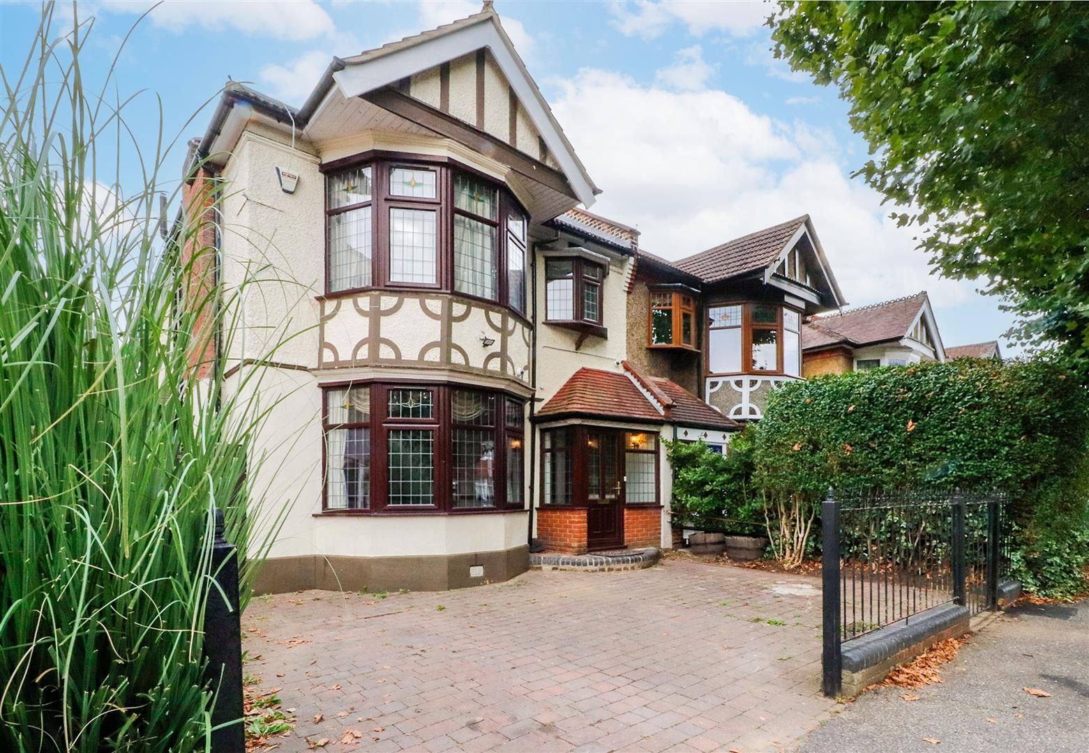 4 bed property for sale in Douglas Road, London E4 Zoopla