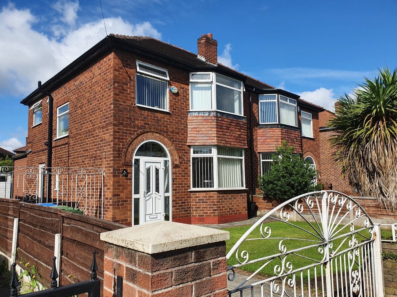 3 bed semidetached house for sale in Carrington Lane, Sale, Manchester