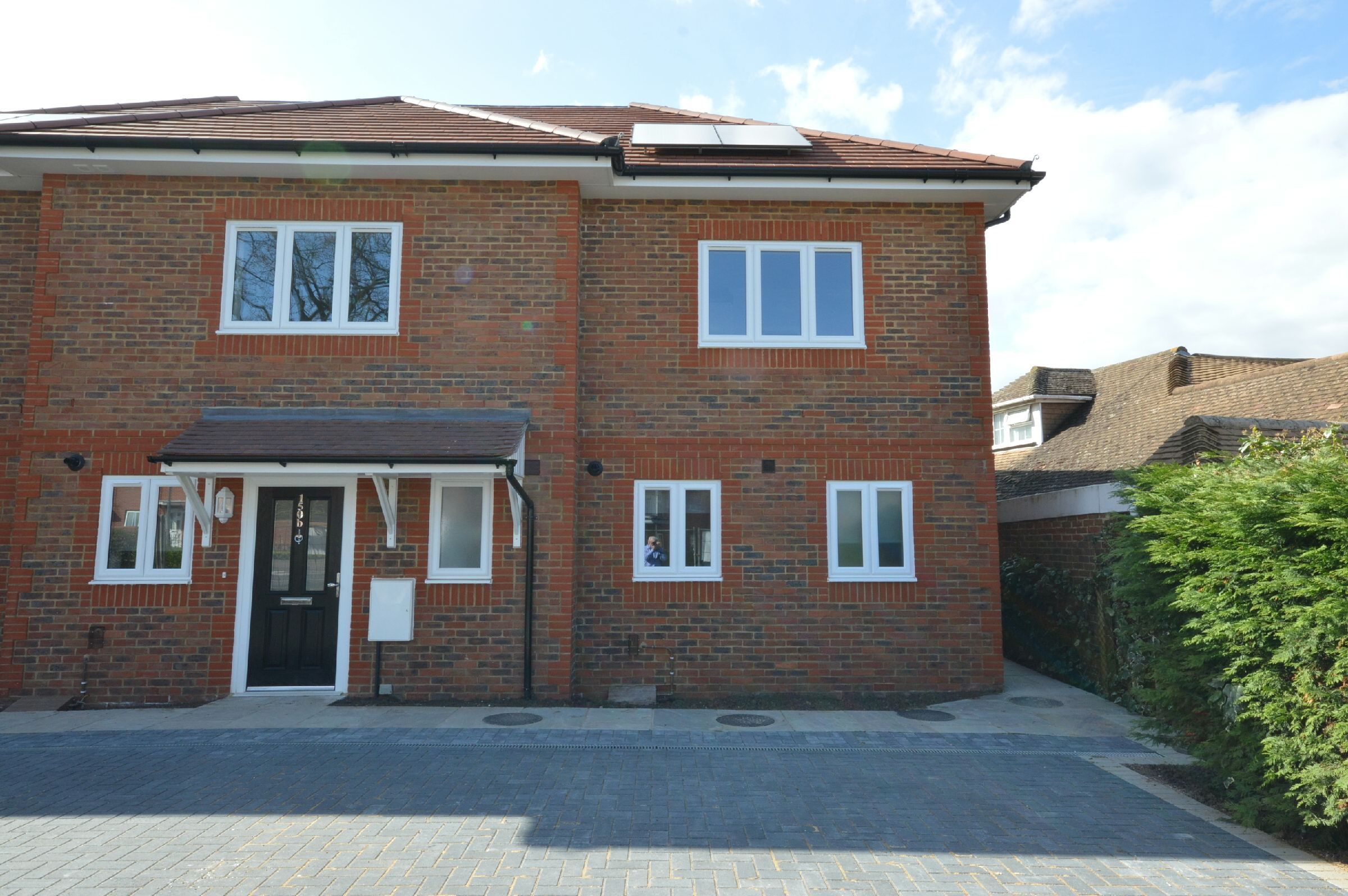 2 bed terraced house to rent in Leatherhead Road, Chessington, Surrey
