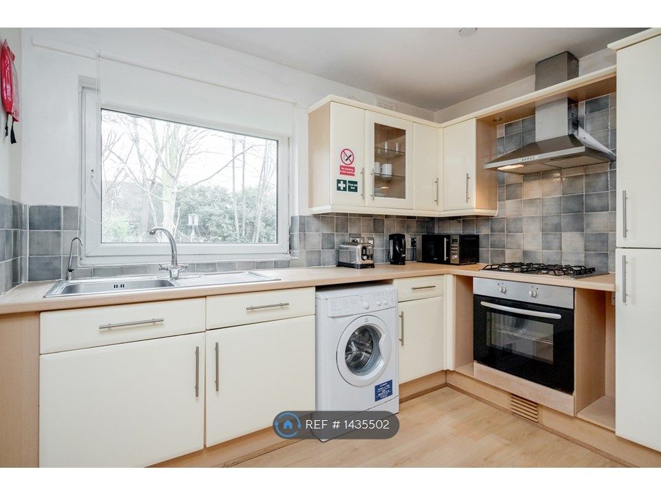 1 bed flat to rent in Nantes Close, London SW18 Zoopla