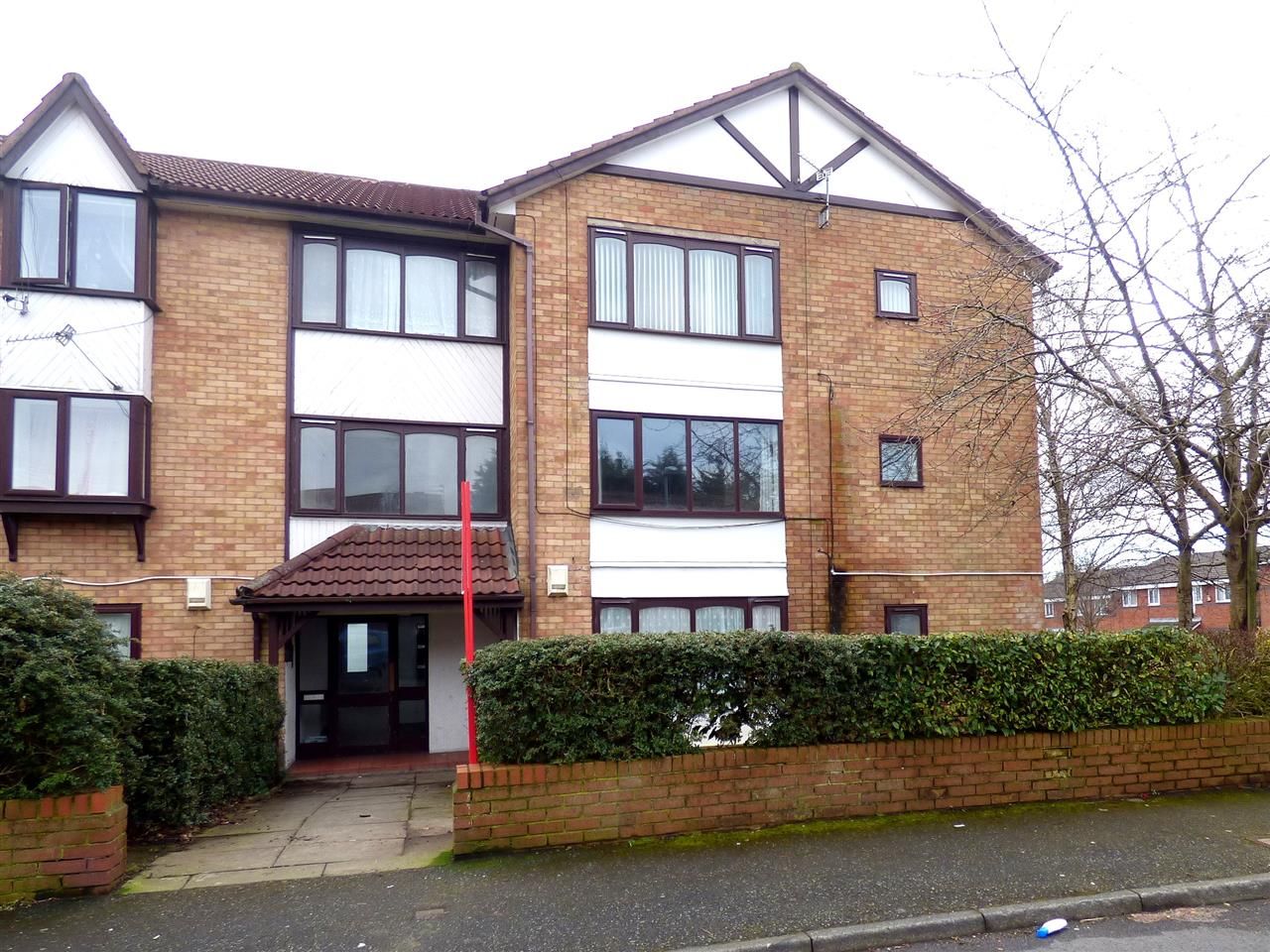 2 bed flat to rent in Oxford Road (Harrington Court), Huyton, Liverpool
