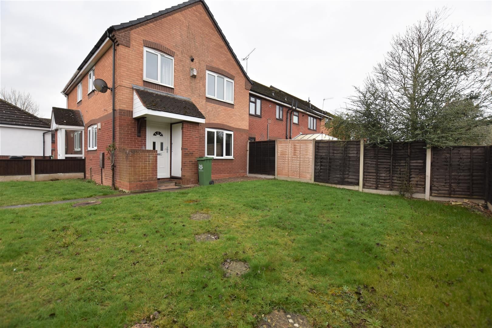 2 bed property to rent in Debdale Avenue, Lyppard Woodgreen, Worcester