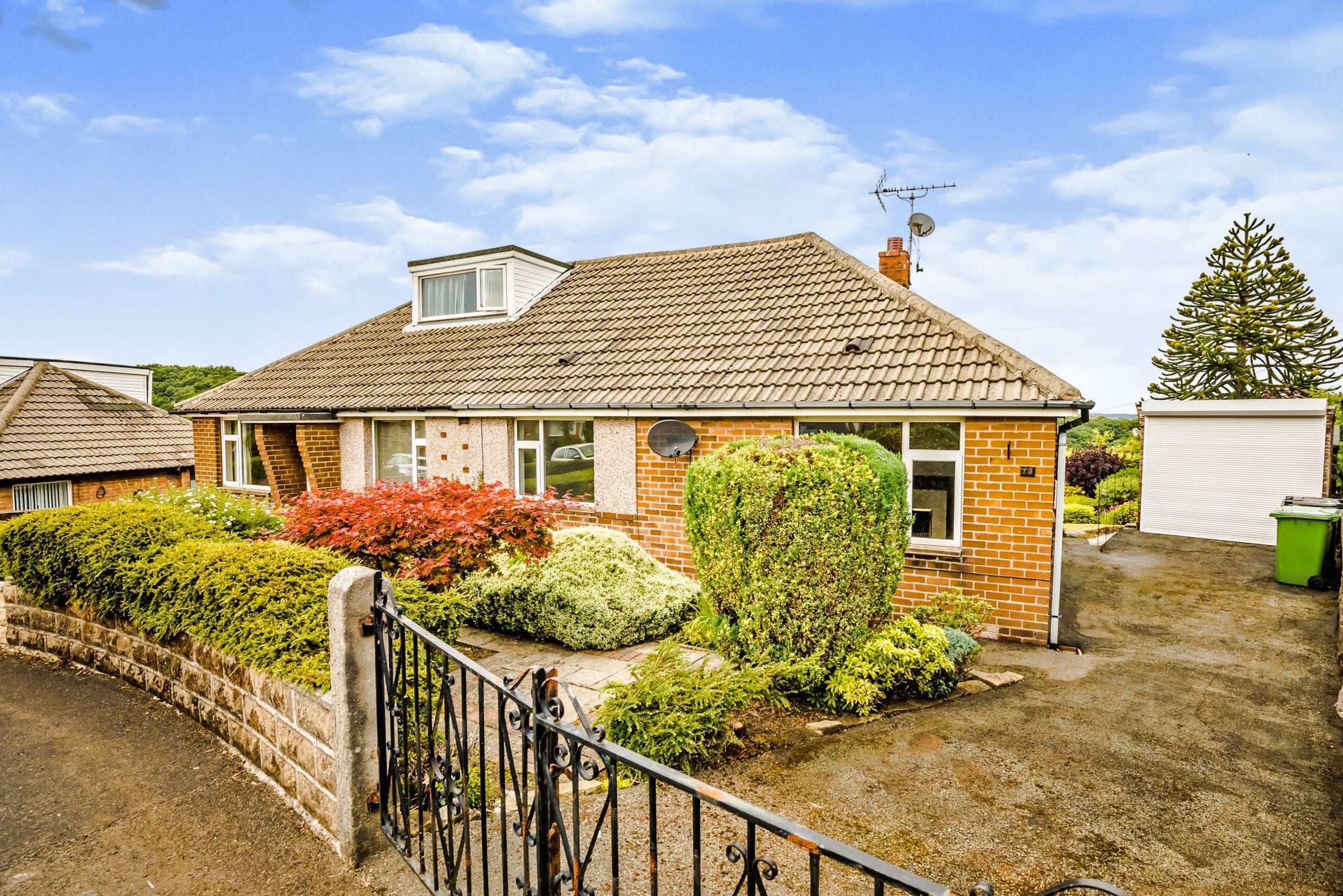 2 bed semidetached bungalow for sale in Beaumont Street, Huddersfield