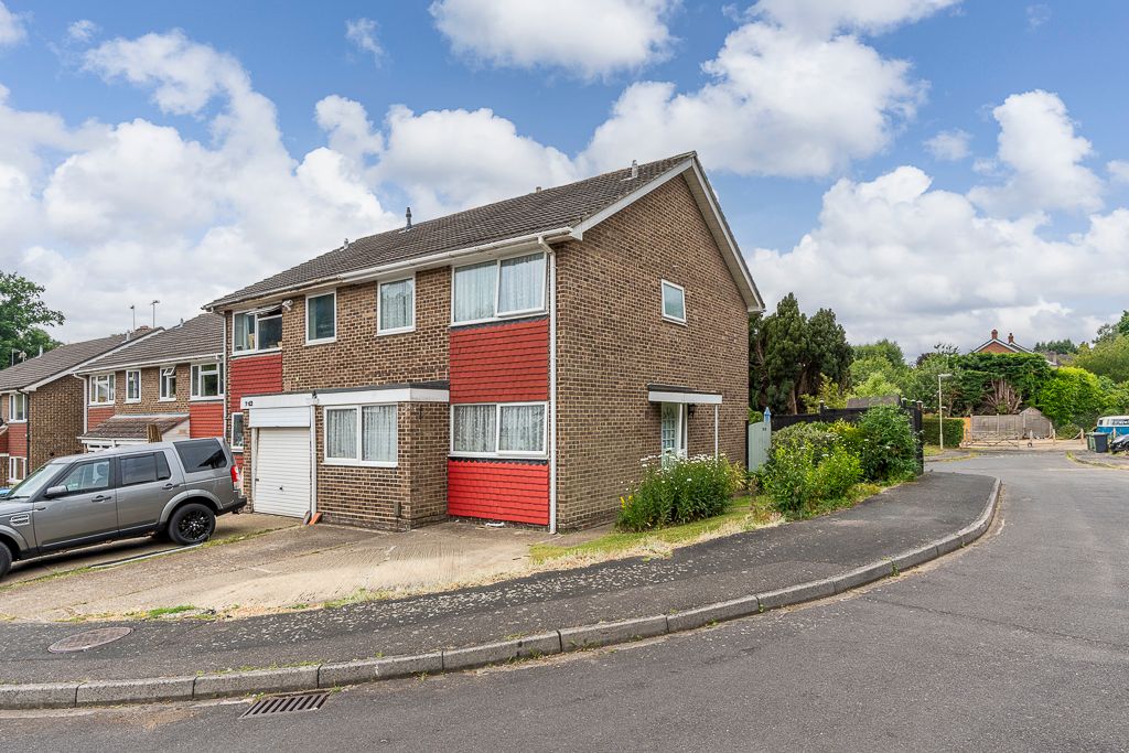 4 bed semidetached house for sale in Estridge Close, Bursledon SO31