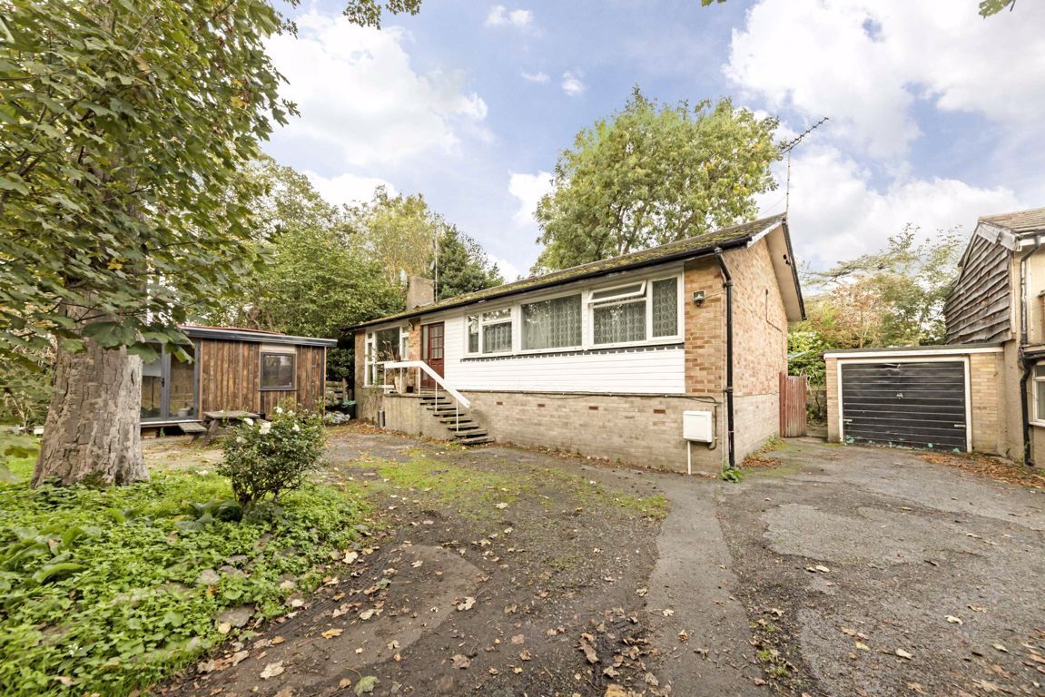 3 bed property for sale in Thames Street, SunburyOnThames TW16 Zoopla