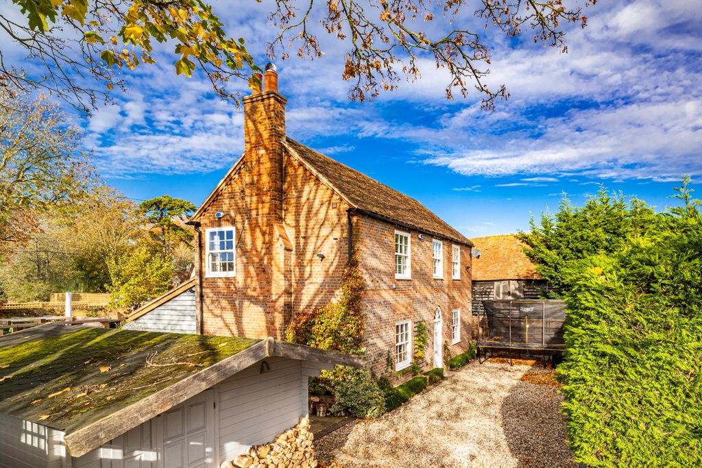 4 bed detached house for sale in Langdons, Aston Tirrold OX11 Zoopla