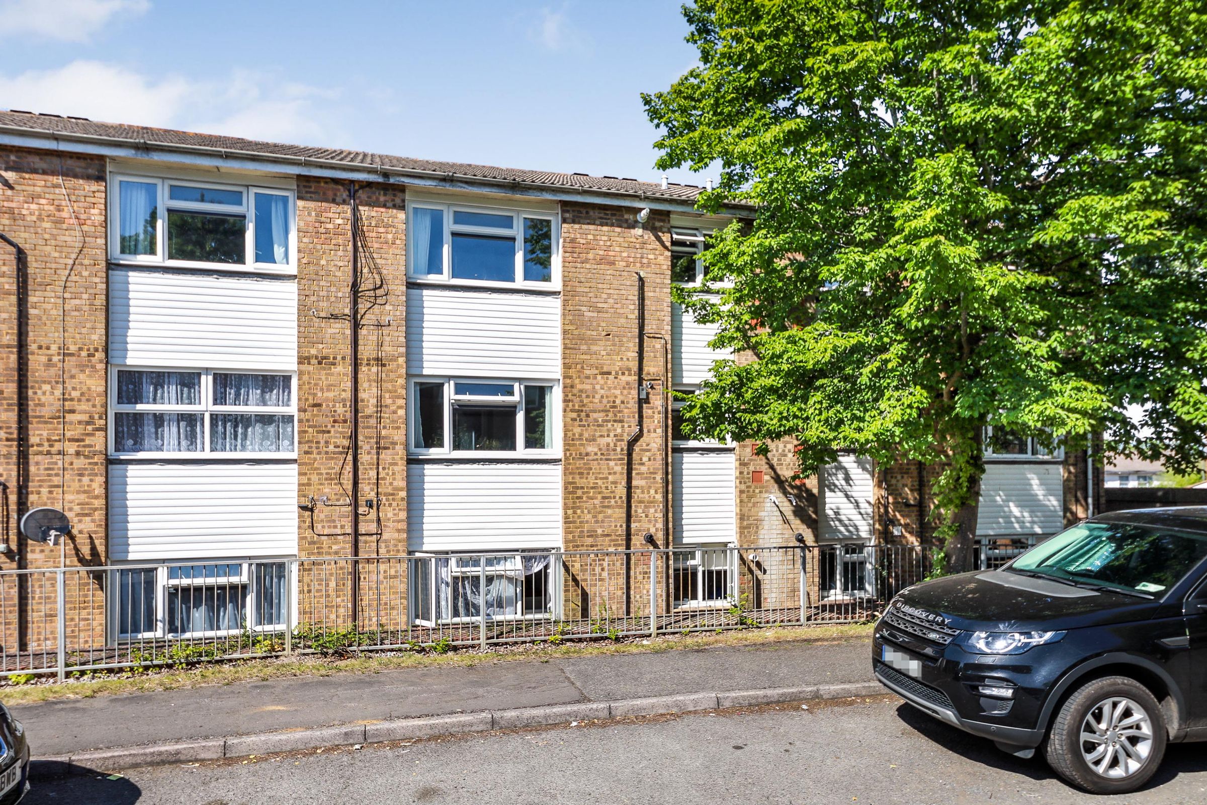 2 bed flat for sale in Rye Close, Guildford GU2 Zoopla