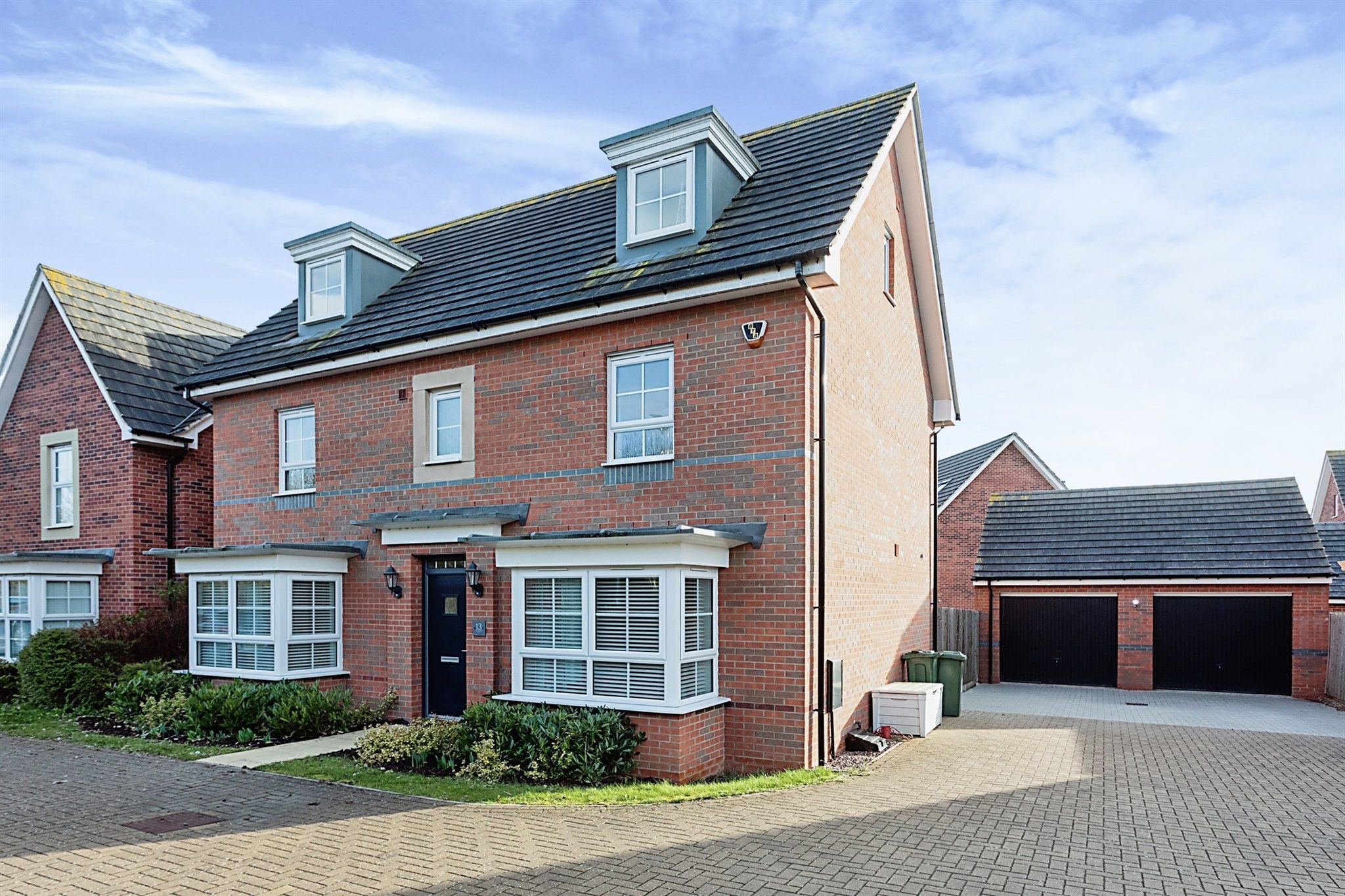 5 bed town house for sale in Aquila Gardens, Fairfields, Milton Keynes