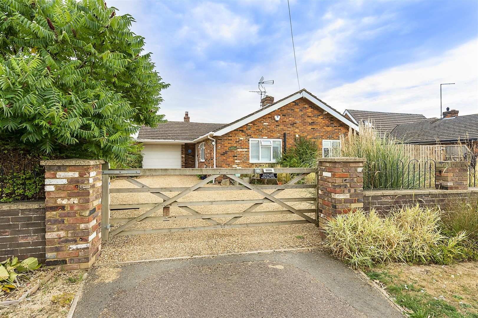 3 bed detached bungalow for sale in The Green, Peters Green