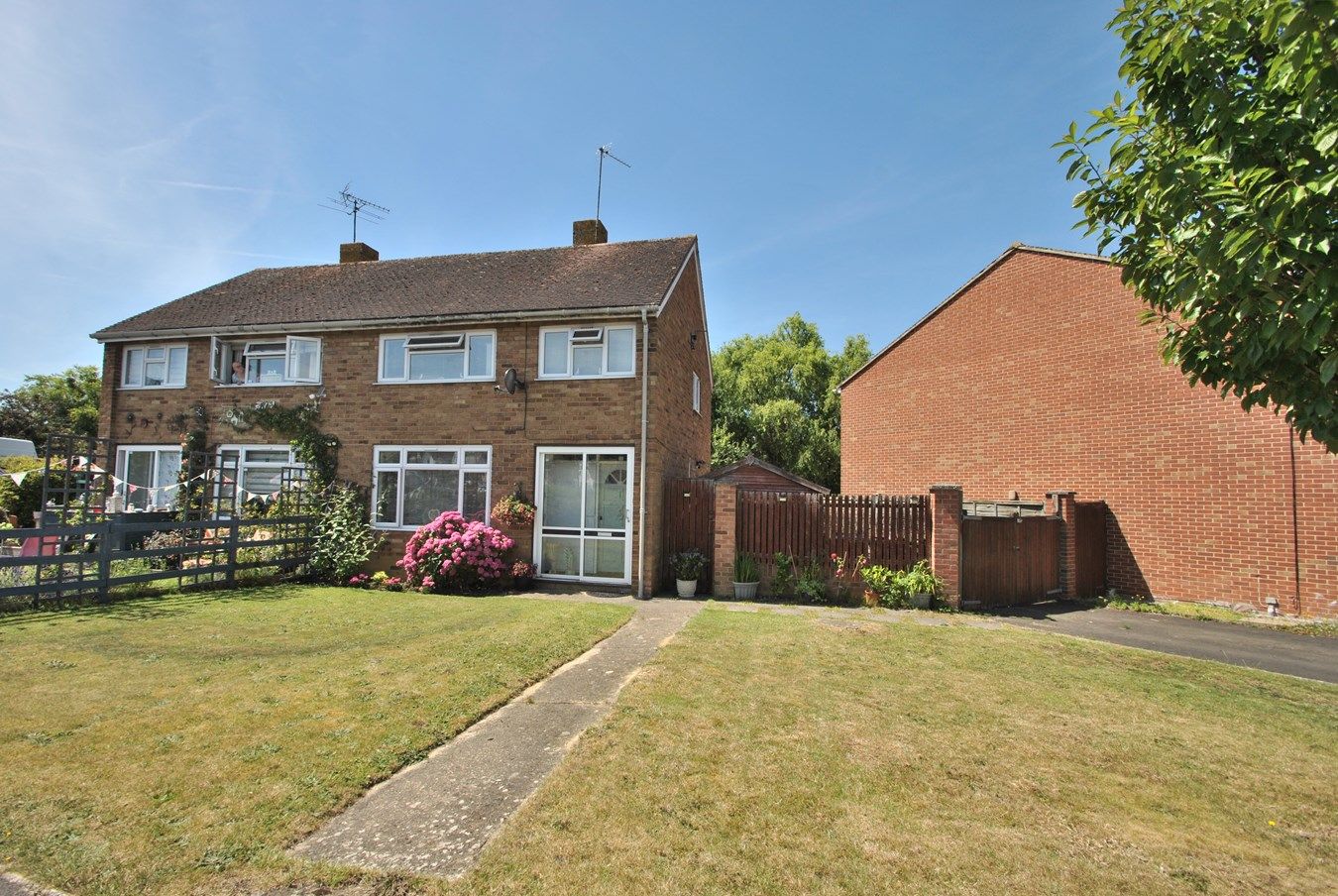 3 bed semidetached house for sale in Crown Drive, Cleeve