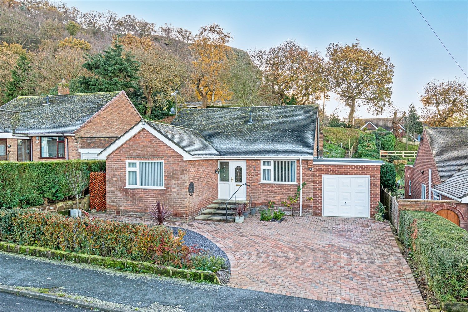 3 bed detached bungalow for sale in Hale View Road, Helsby, Frodsham