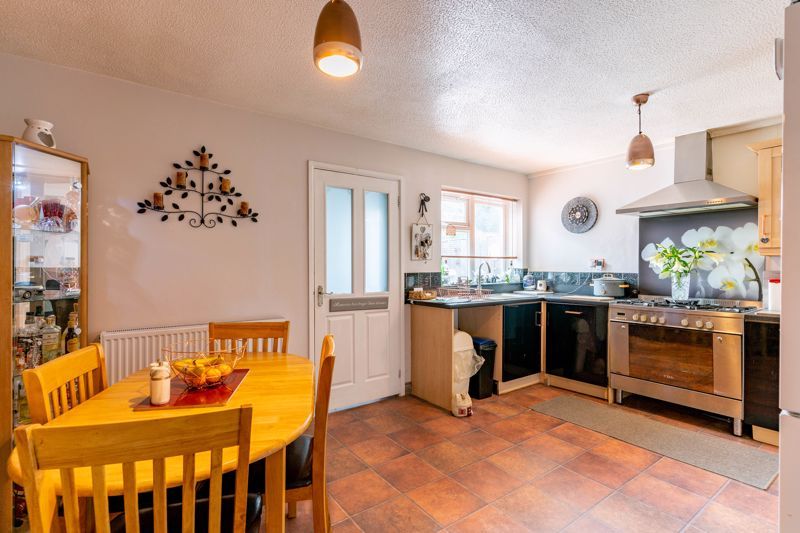 4 bed terraced house for sale in Bath Meadow, Belle Vale, Halesowen B63