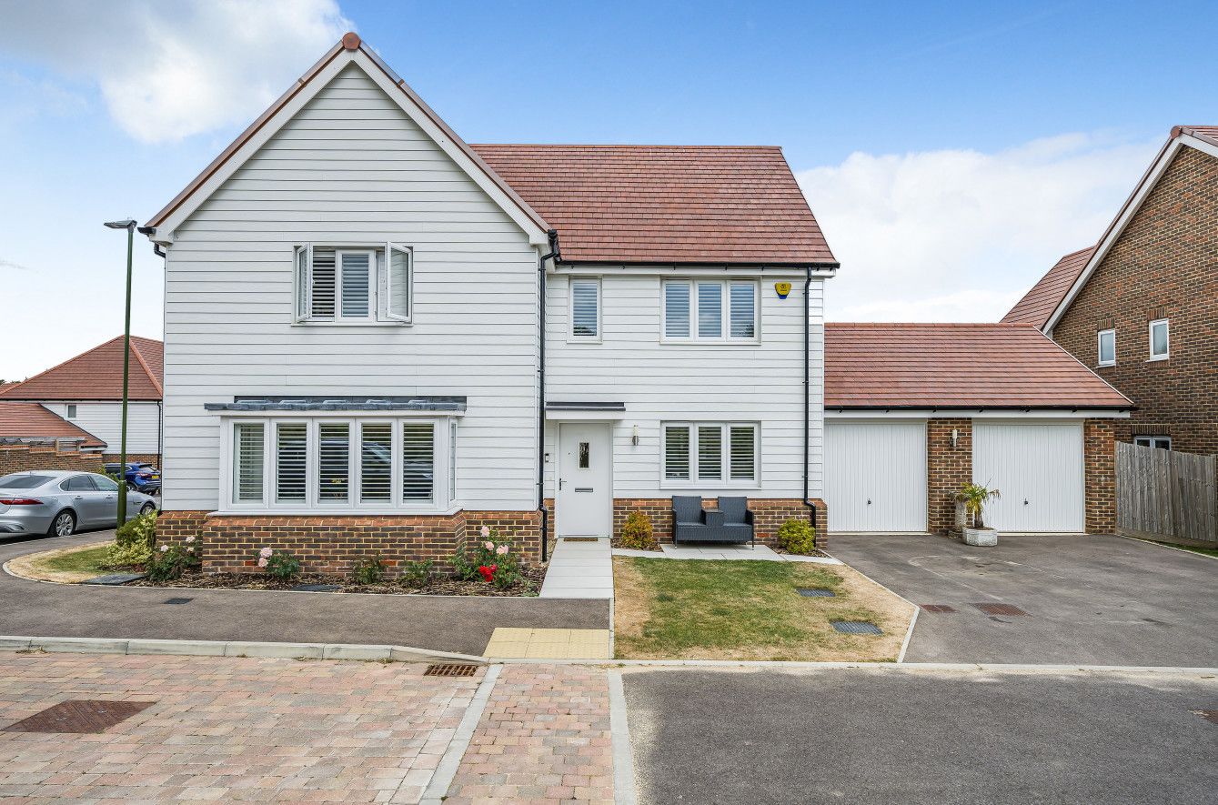 5 bed detached house for sale in Iden Hurst, Hurstpierpoint, Hassocks