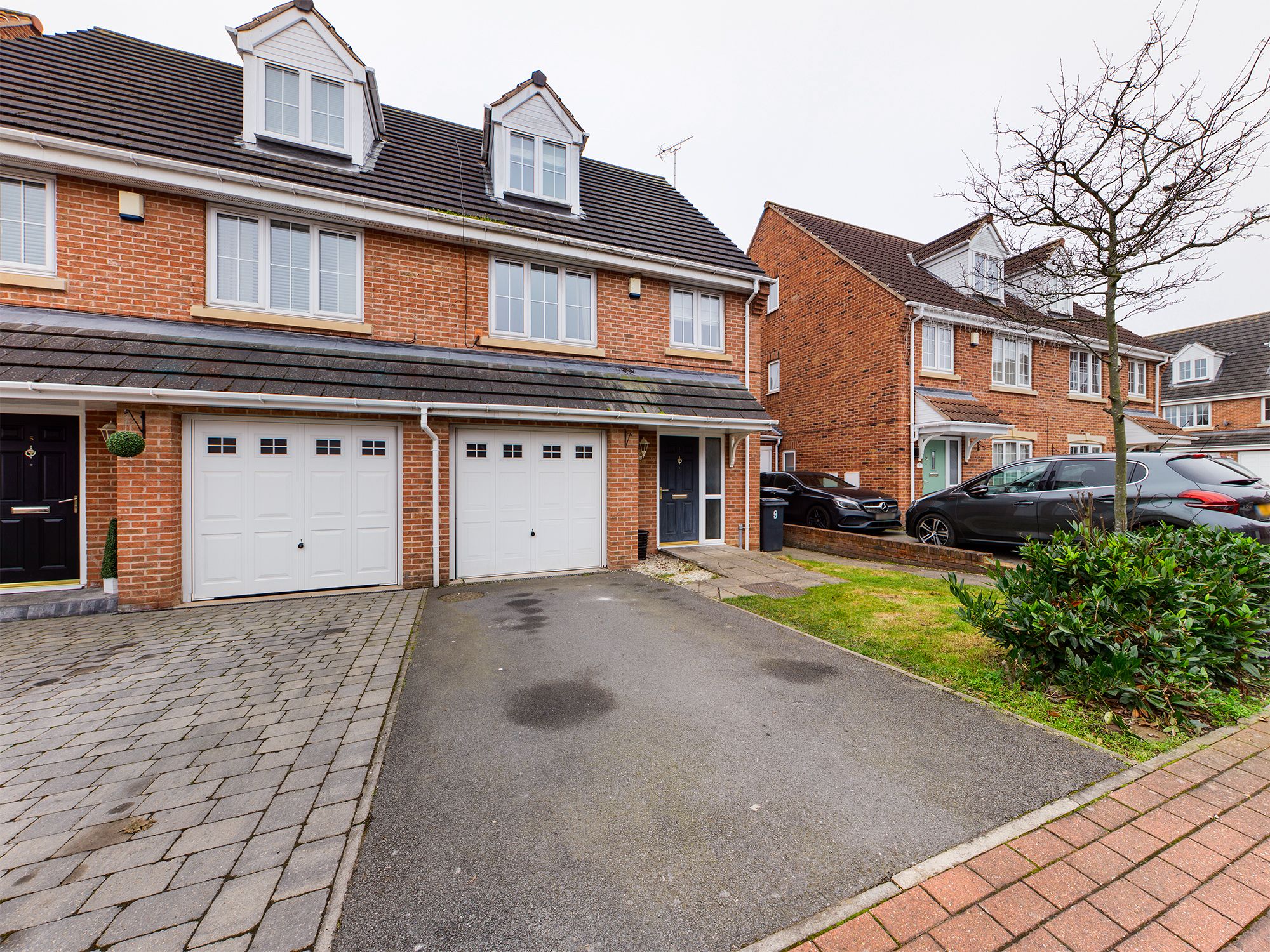4 bed semidetached house for sale in Harewood Close, Balby, Doncaster