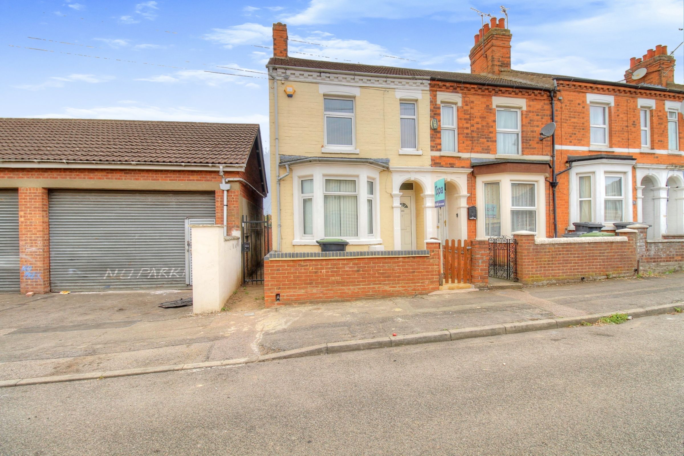 3 bed end terrace house for sale in Albert Road, Wellingborough NN8