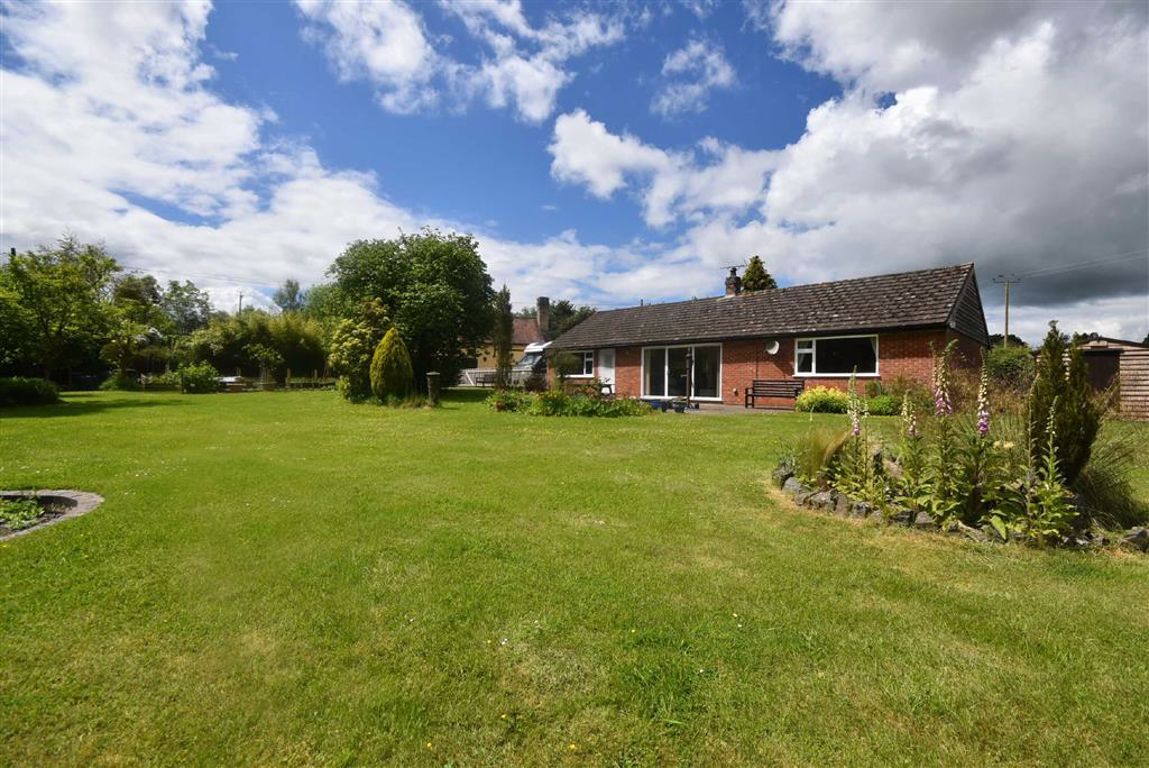 3 bed detached house for sale in Ridgeway Cross, Cradley, Malvern WR13 Zoopla