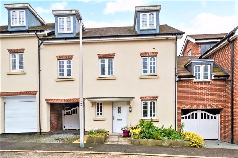 3 bed town house for sale in Uxbridge Road, Wendover, Aylesbury HP22