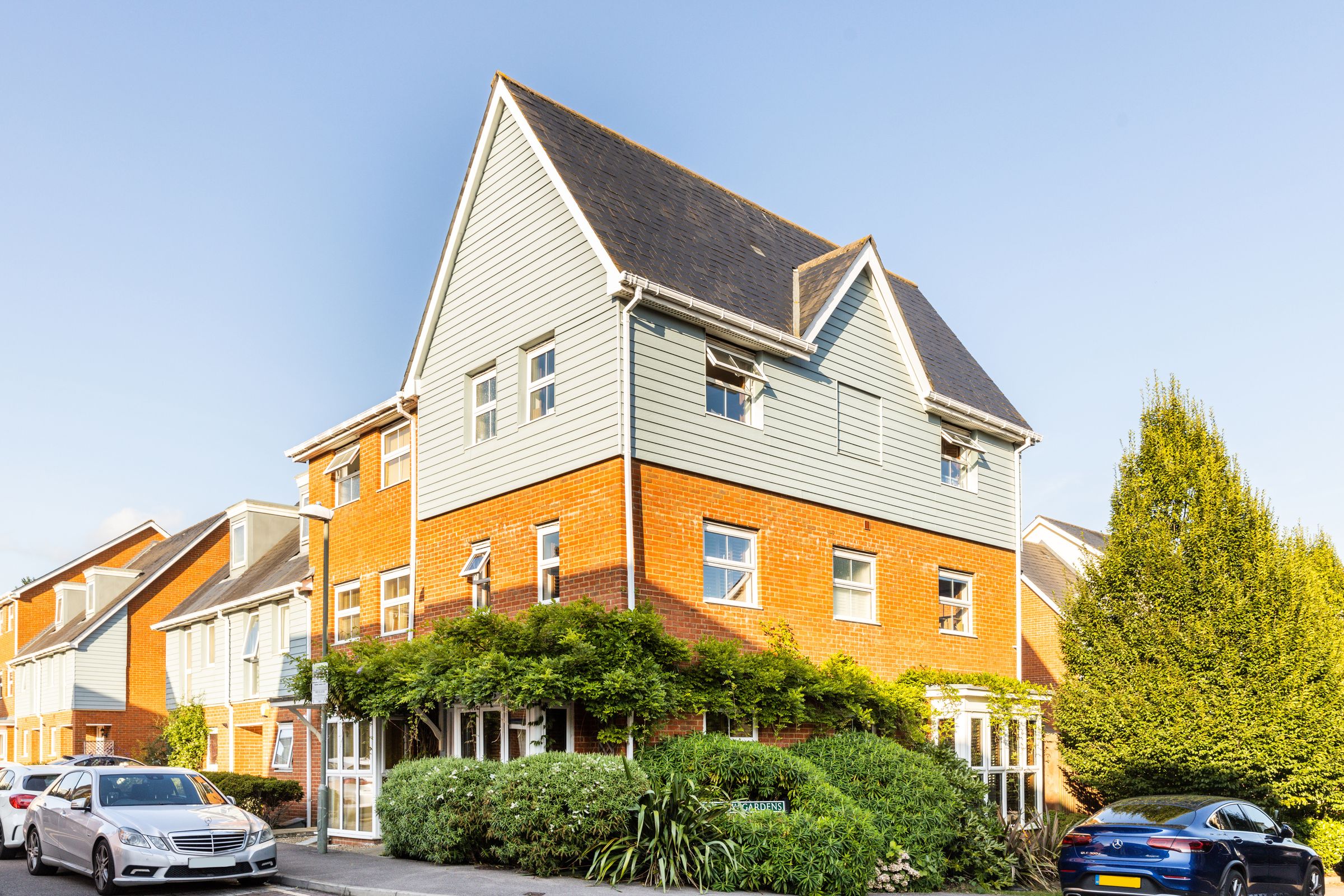5 bed end terrace house for sale in Burrage Road, Redhill RH1 Zoopla
