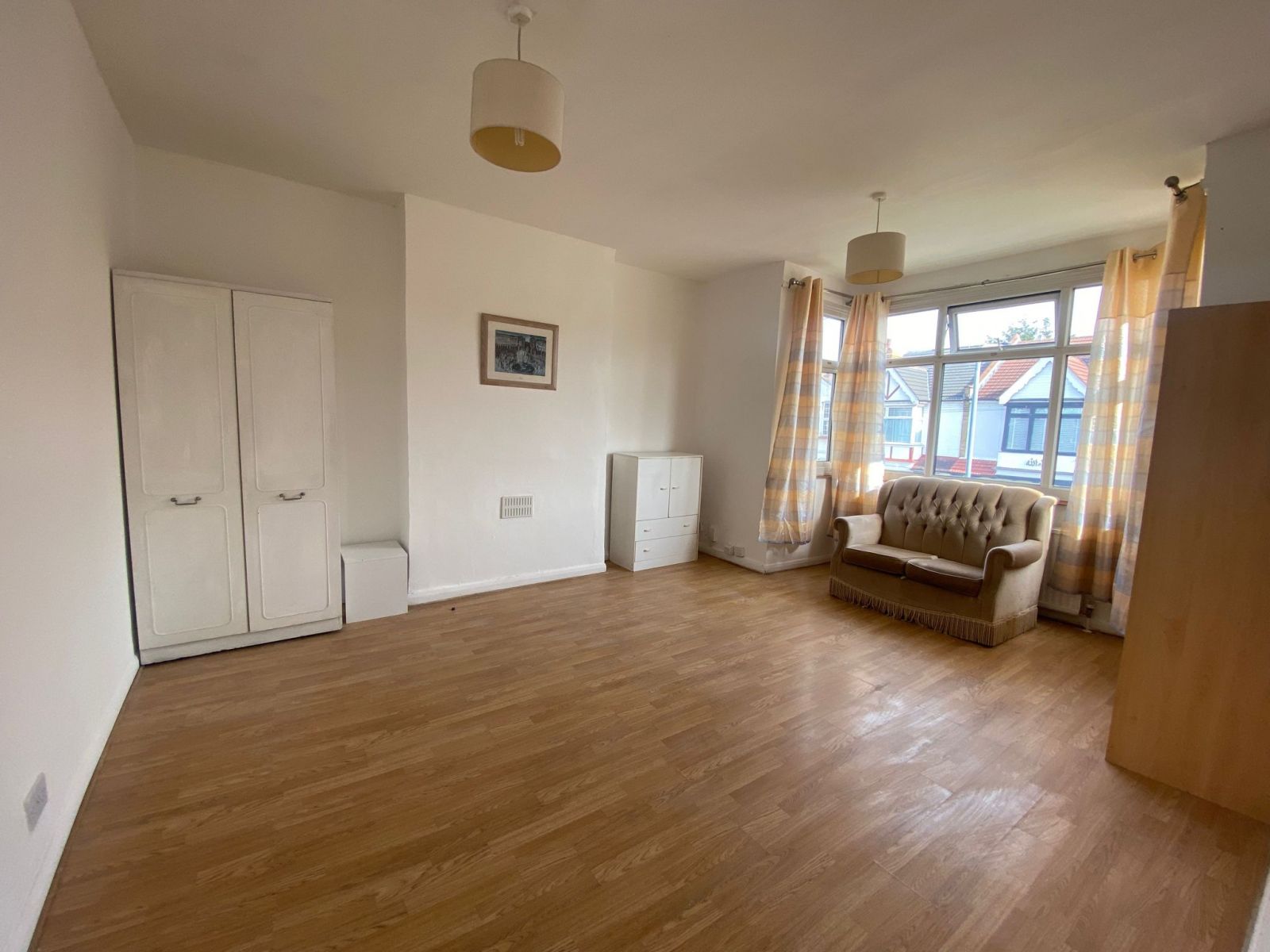 2 bed flat to rent in Jersey Road, Ilford IG1, £1,750 pcm - Zoopla