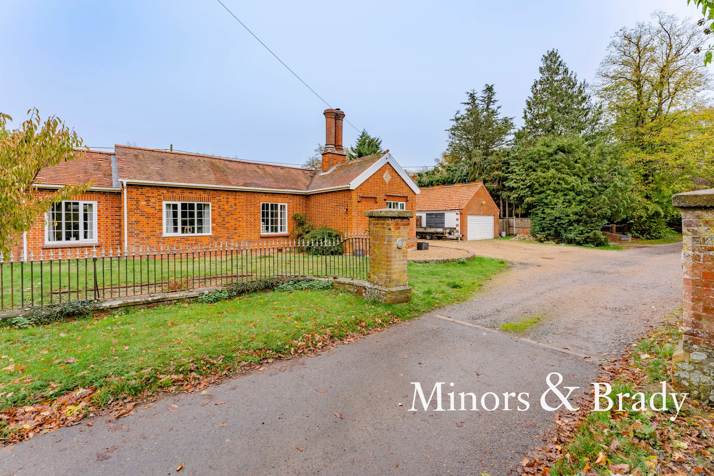 3 bed detached bungalow for sale in Hall Drive, Honingham, Norwich NR9