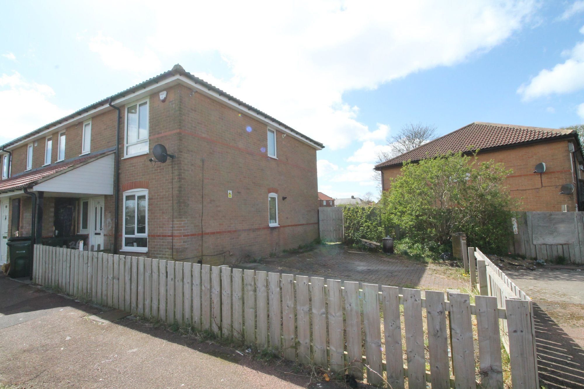 2 bed flat for sale in Whinmoor Place, Cowgate, Newcastle Upon Tyne NE5