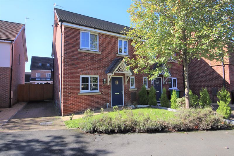 3 bed semidetached house for sale in Weaver Close, Copperwells