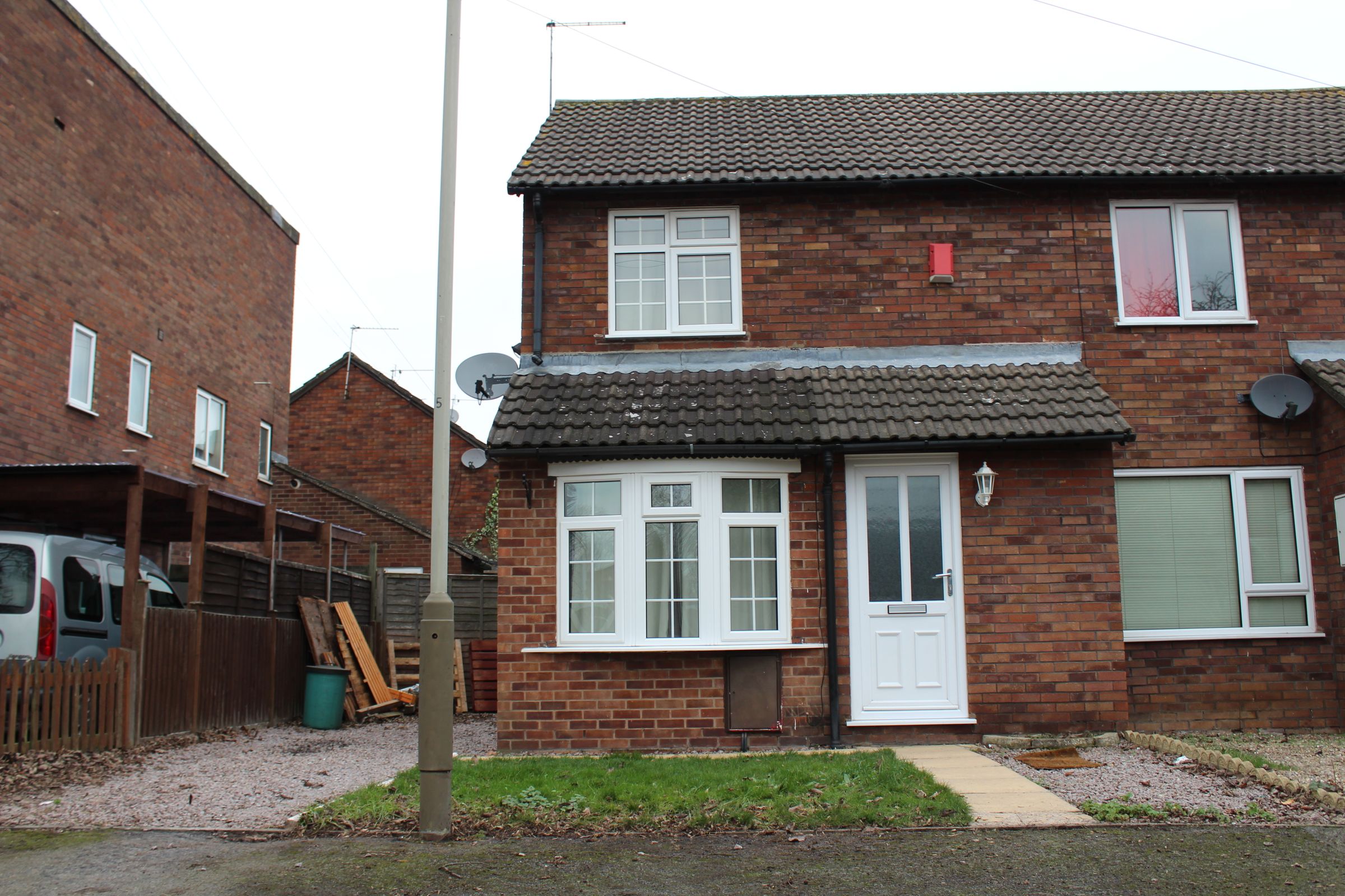 2 bed semidetached house to rent in Welham Walk, Thurmaston, Leicester