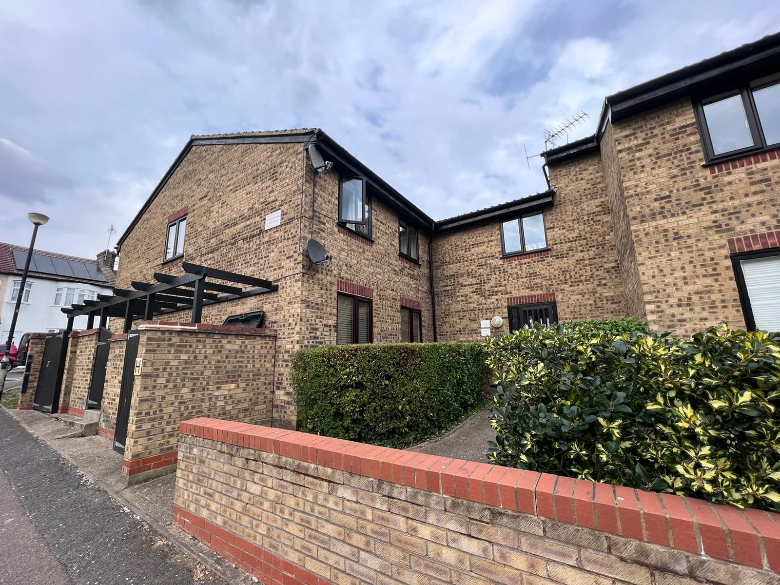 2 bed flat for sale in Yunus Khan Close, Walthamstow, London E17 Zoopla