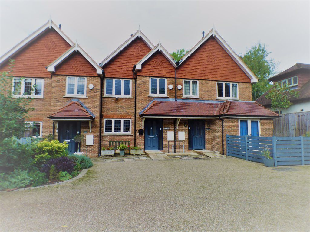 2 bed property to rent in Cobham Way, East Horsley, Leatherhead KT24