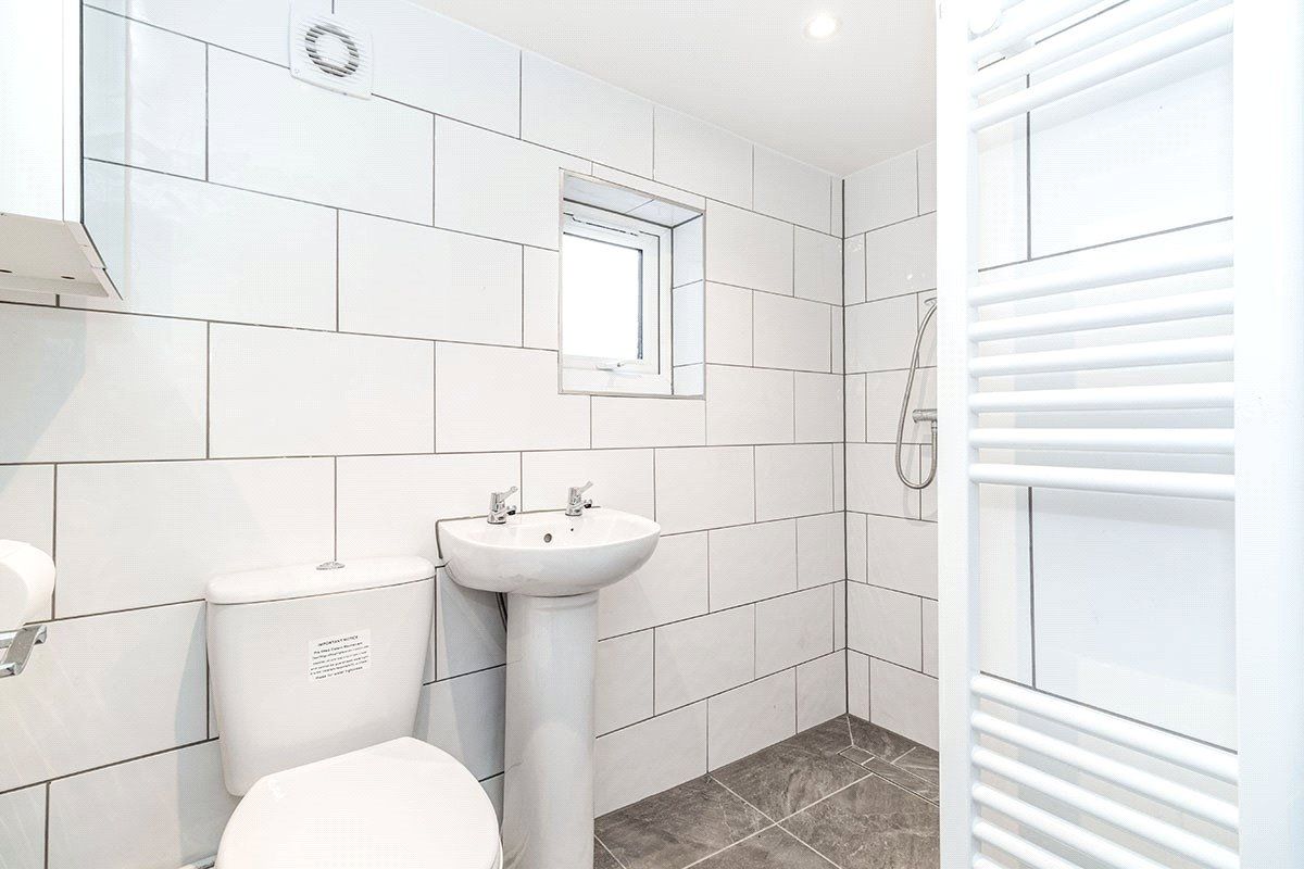 Room to rent in Penrhyn Road, Kingston Upon Thames, Surrey KT1 Zoopla