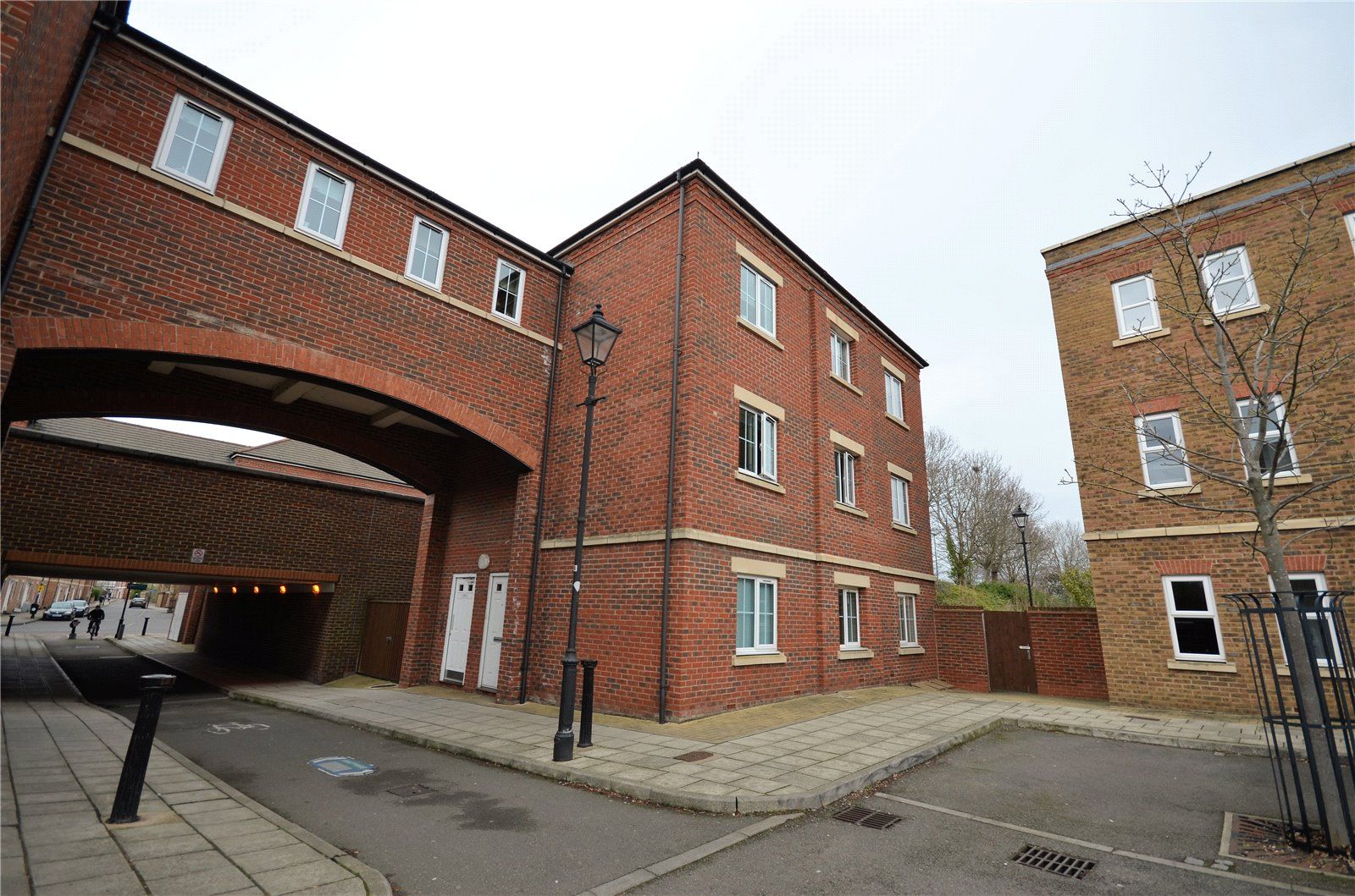2 bed flat to rent in Knightsbridge Place, Aylesbury, Buckinghamshire