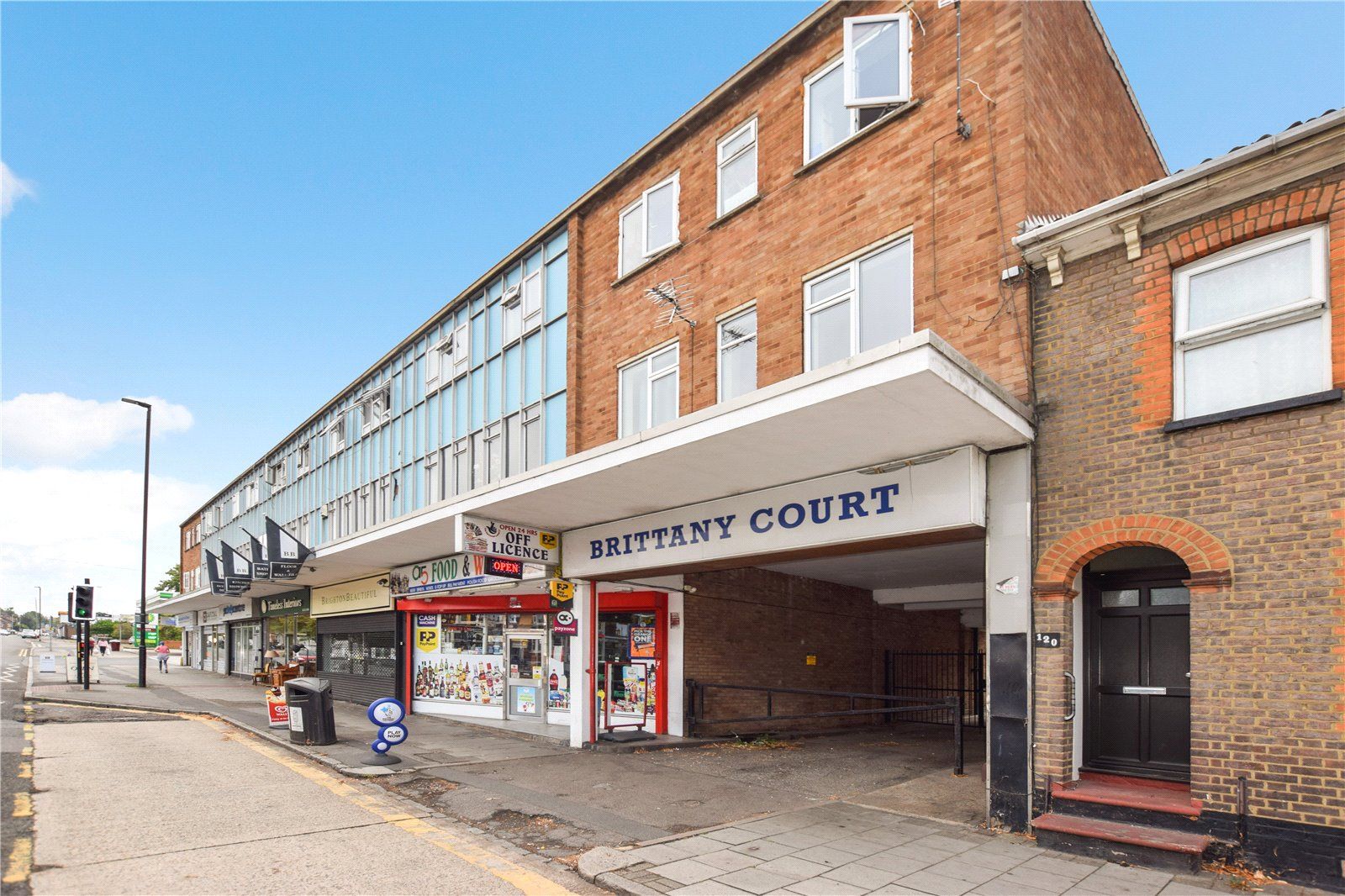 2 bed flat for sale in High Street South, Dunstable, Bedfordshire LU6