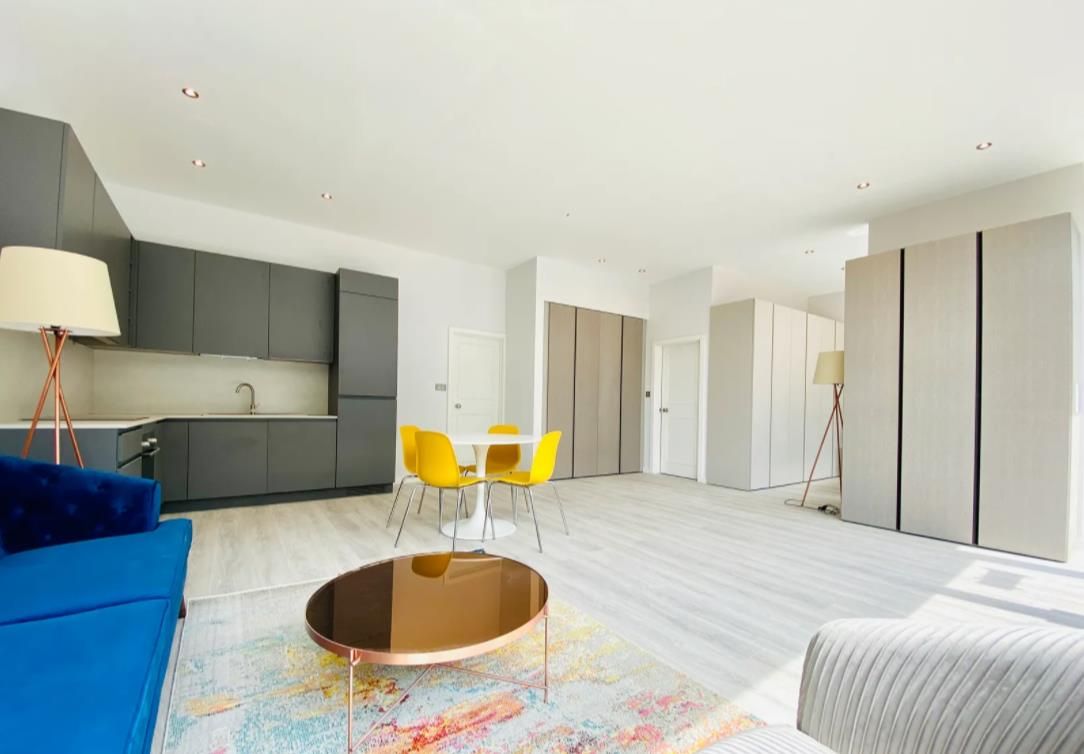 Flat 2. Dimora Court, 134-136 Broadway, London. W13  