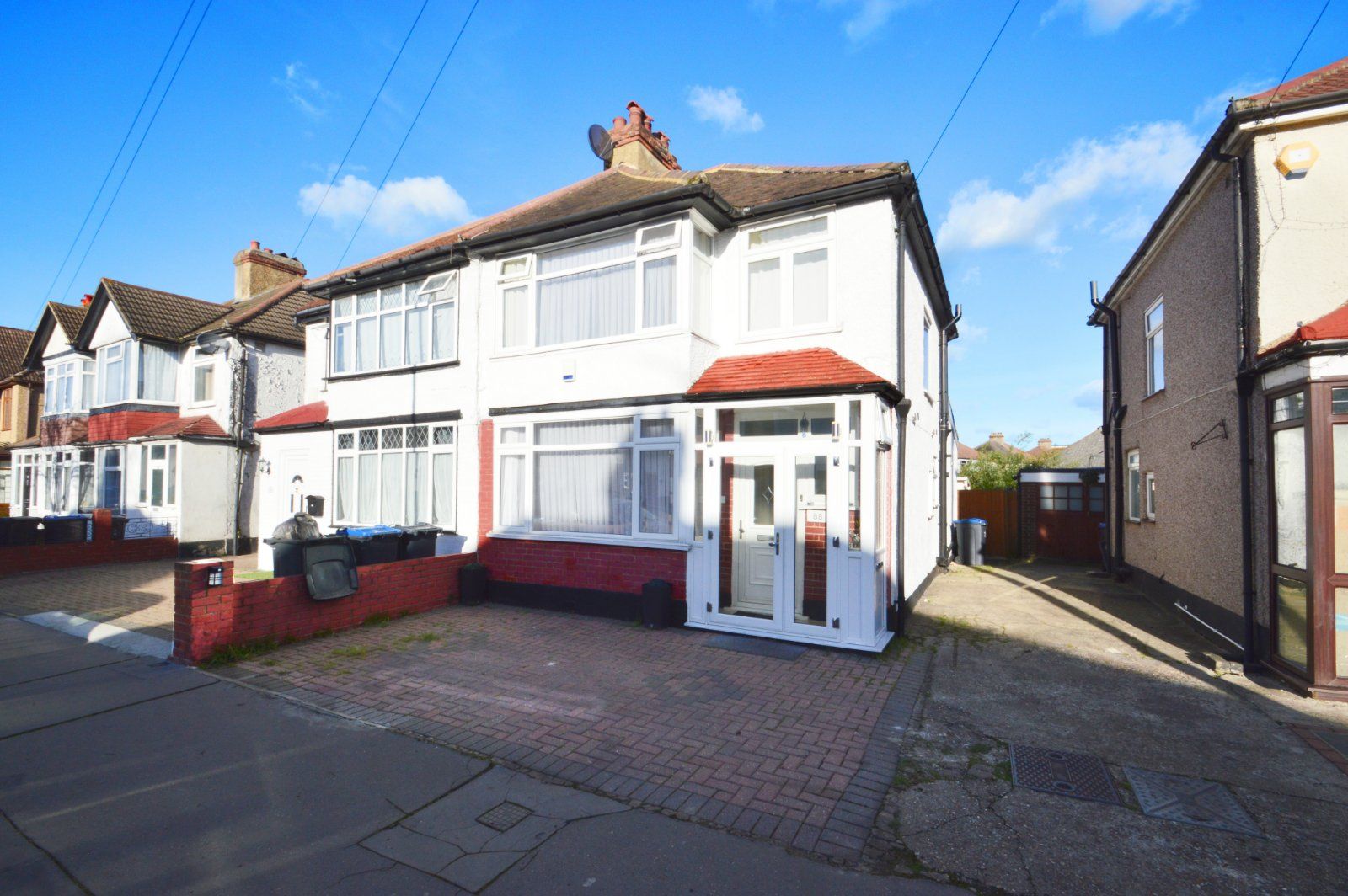 3 bed semidetached house to rent in Northway Road, Croydon