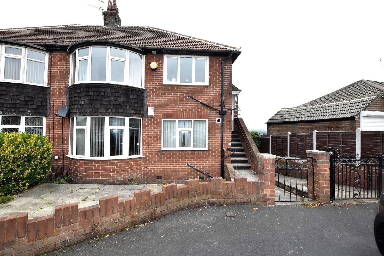 2 bed flat for sale in Kirkwood Avenue, Cookridge, Leeds, West