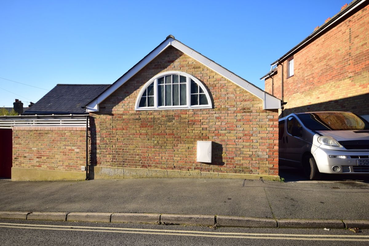 2 bed bungalow to rent in Osborne Road, East Cowes PO32 Zoopla