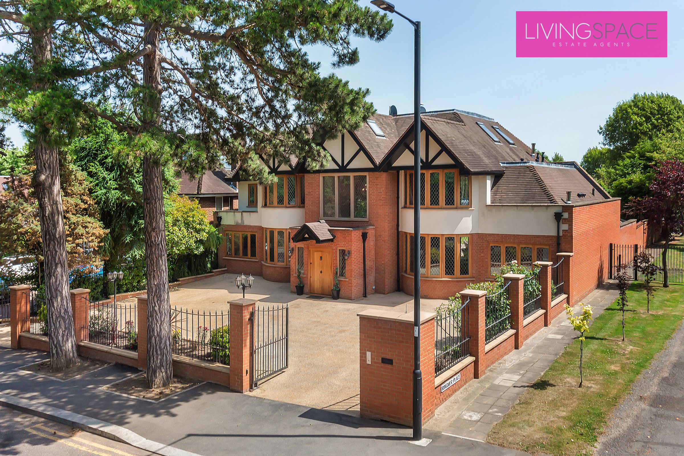 5 bed detached house for sale in St Cross, Bush Hill, Winchmore Hill