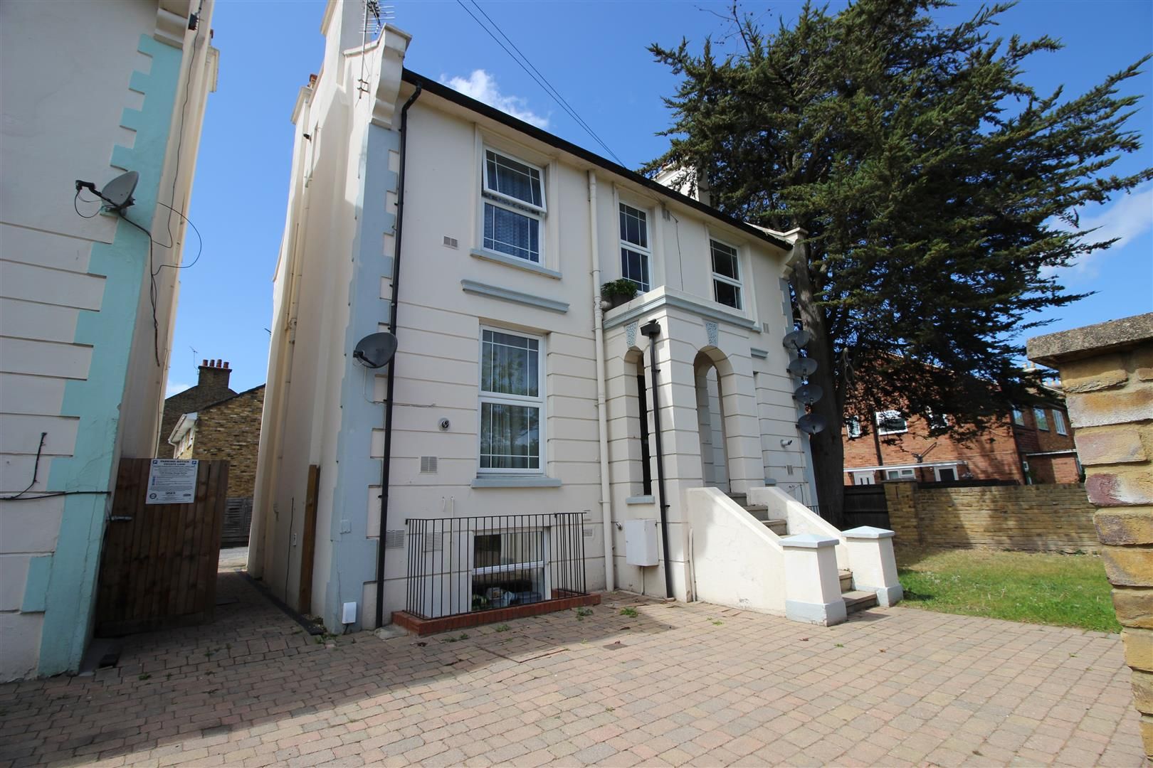 1 bed flat to rent in Cleveland Road, Uxbridge UB8 Zoopla