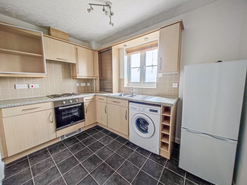 2 bed flat to rent in Redbourne Drive, North Thamesmead, London SE28