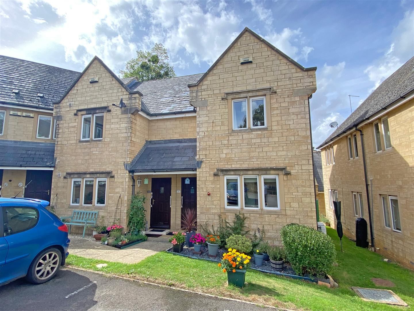 2 bed end terrace house for sale in West Grange Court, Lovedays Mead