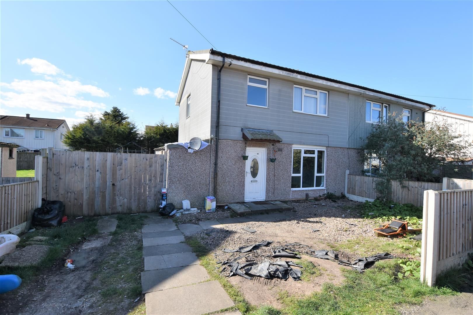 3 bed semidetached house for sale in Sharpley Drive, East Leake LE12