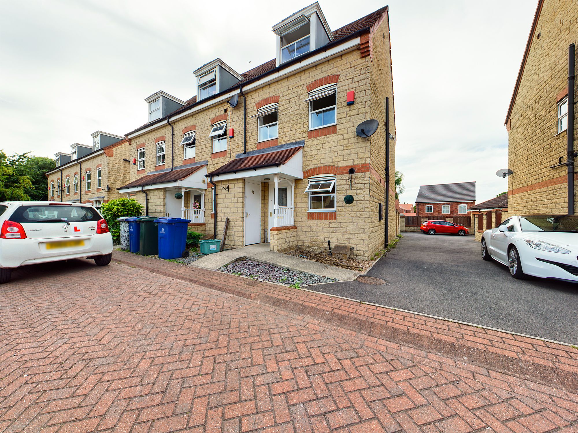 3 bed semidetached house for sale in Nunnington Way, Kirk Sandall