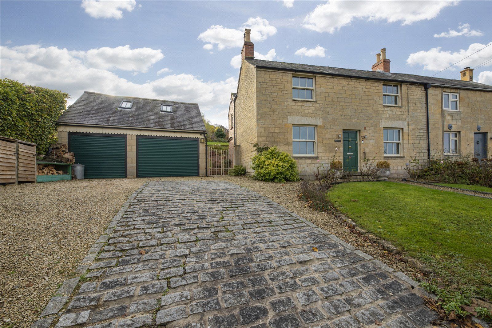3 bed semidetached house for sale in Gretton, Cheltenham