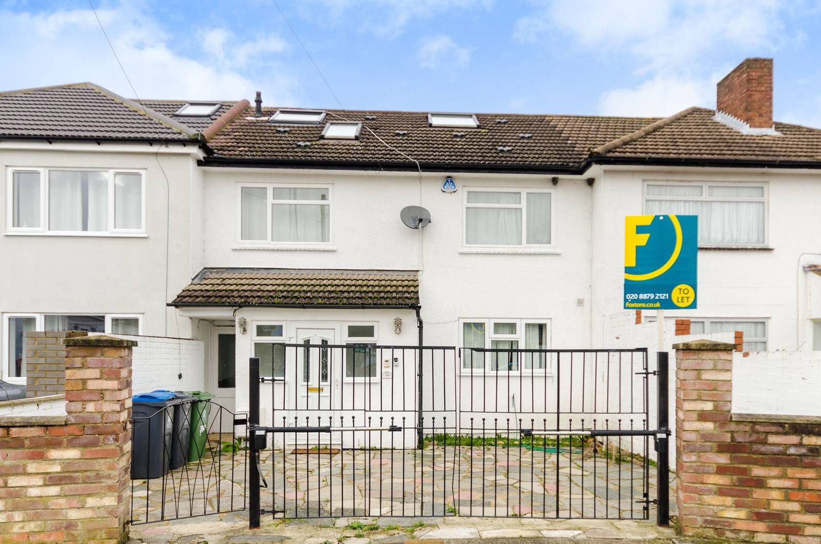 3 bed terraced house to rent in Windermere Road, Kingston Vale, London