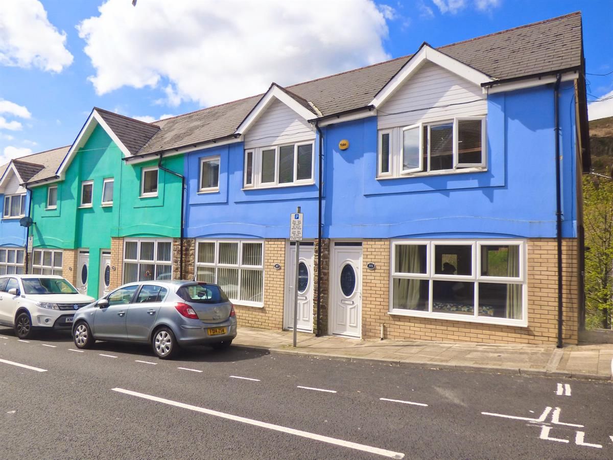 3 bed end terrace house for sale in Oxford Street, Pontycymer, Bridgend