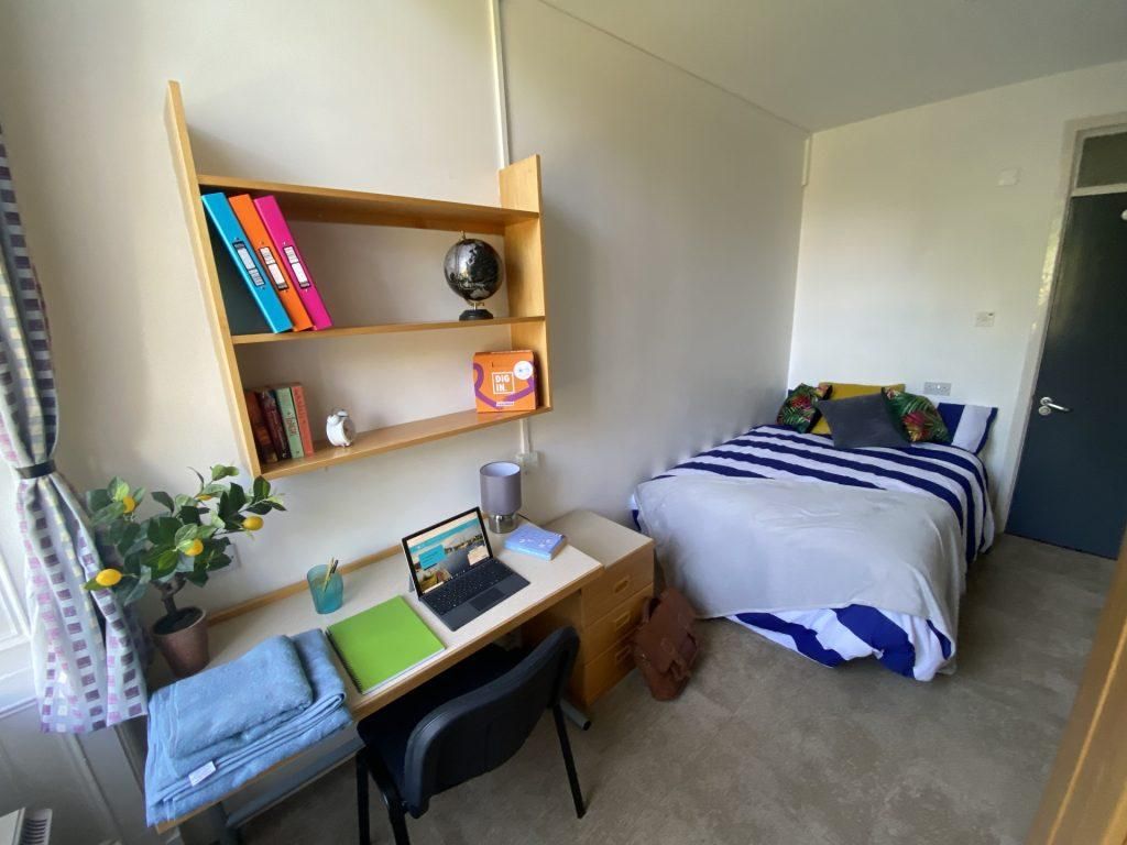 Room to rent in Fenham Hall Drive, Newcastle Upon Tyne, Tyne And Wear