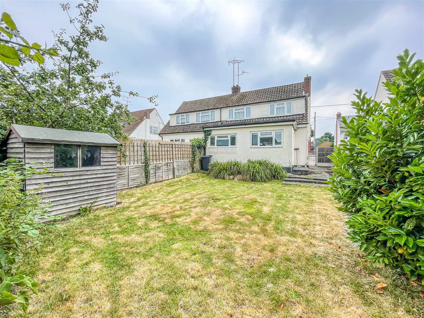 3 bed property for sale in Southend Road, Hockley SS5 Zoopla