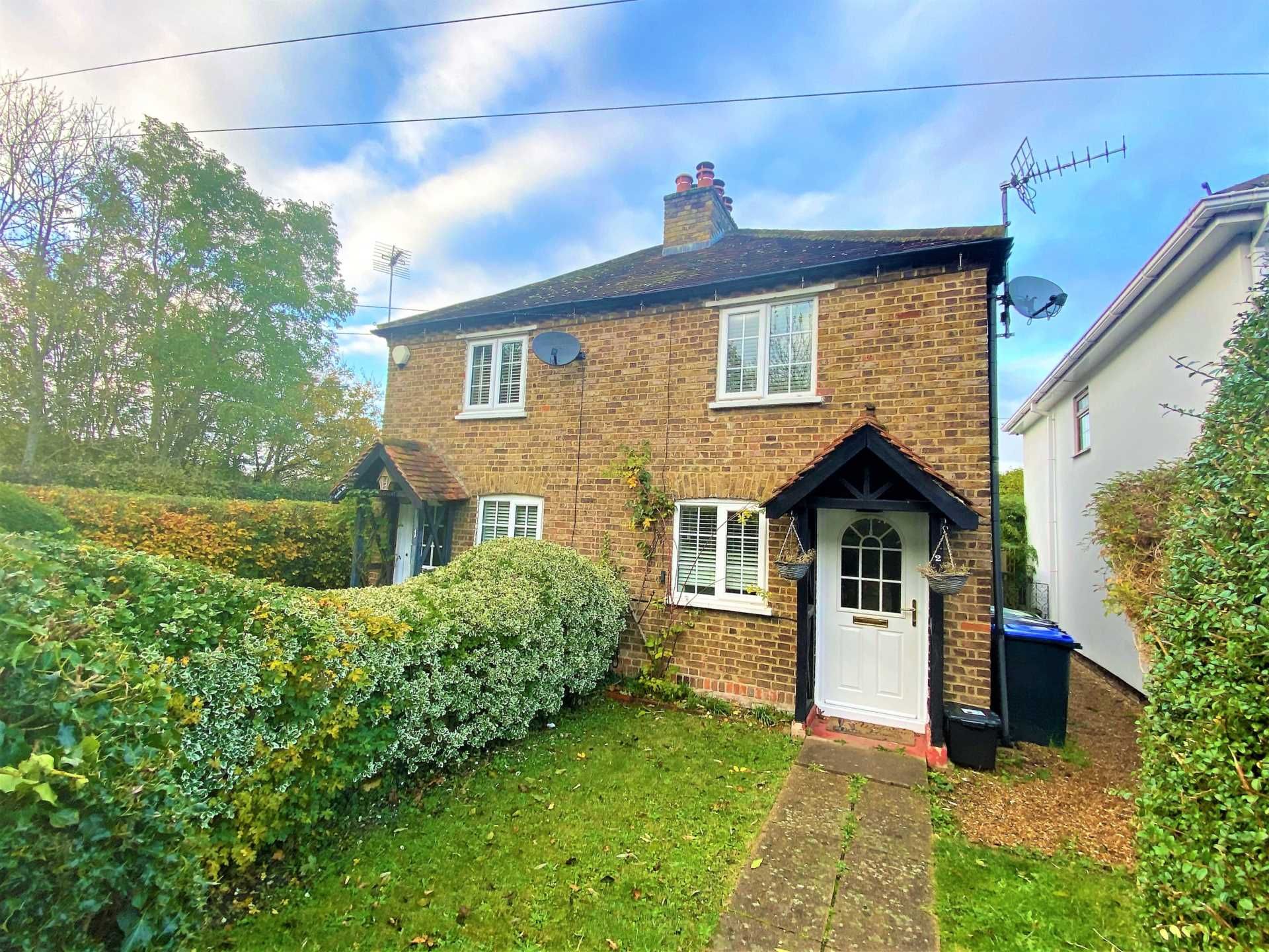 2 bed semidetached house to rent in Salters Row, Wooburn Green HP10