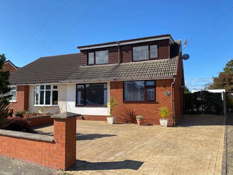 4 bed semidetached bungalow for sale in Milburn Avenue, Thornton